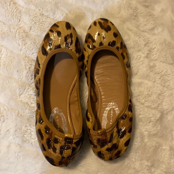 Like new -worn once. Leopard print flats - Picture 1 of 9